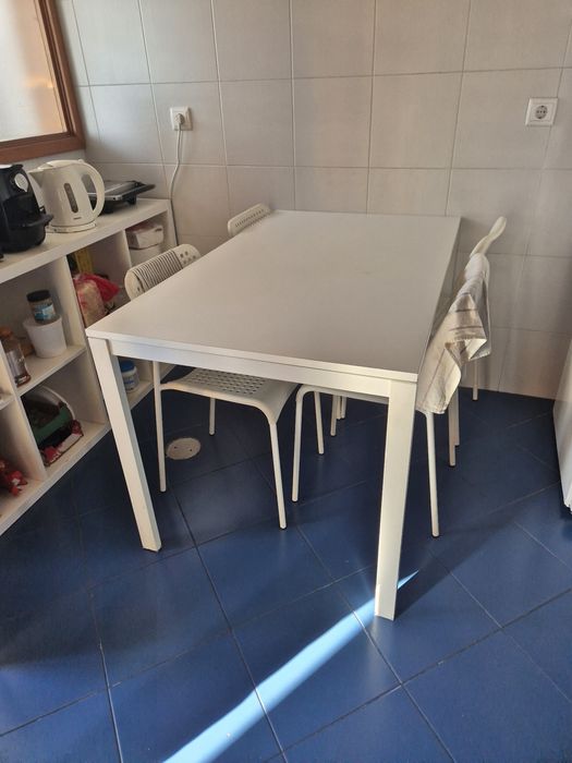 Conjunto mesa e cadeiras ikea