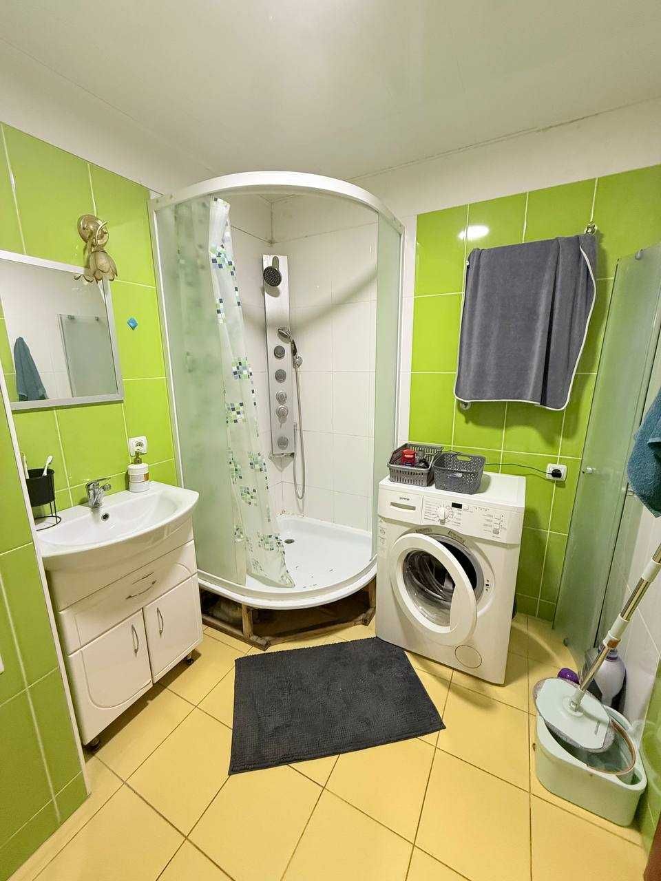 Продаж 3 кім,квартири,вул.Стрийська (кухня-вітальня), 2-й пов.,65м.кв.