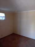 Vende casa para renovação