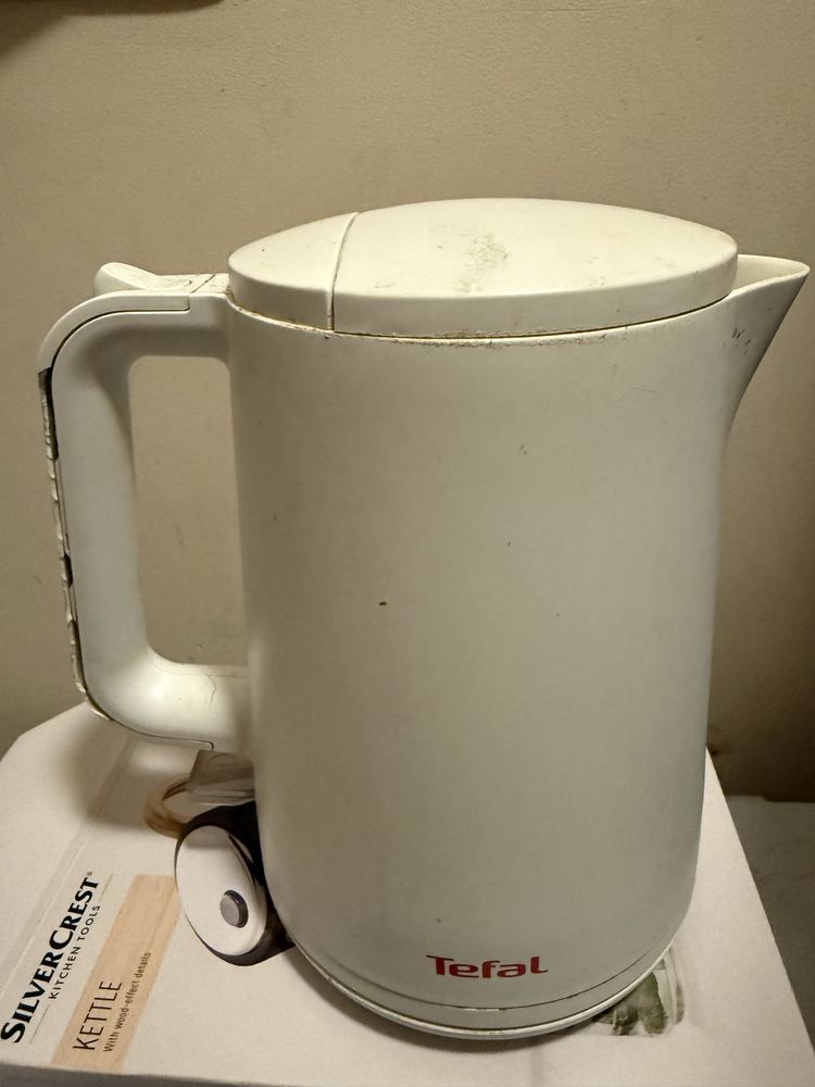 Czajnik  Tefal bialy pojemnosc 1.7 l