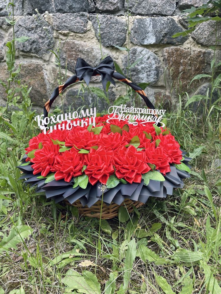 Квіти з атласної стрічки