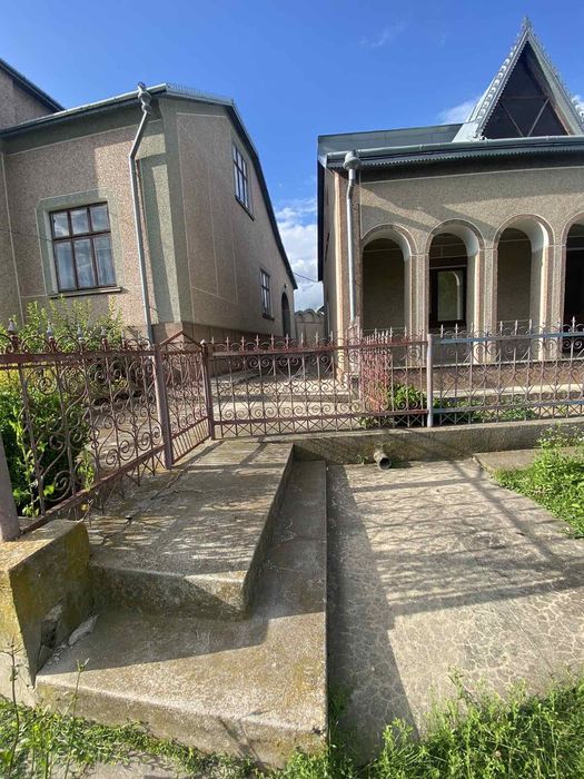 Продається будинок в пригороді м.Підволочиськ.