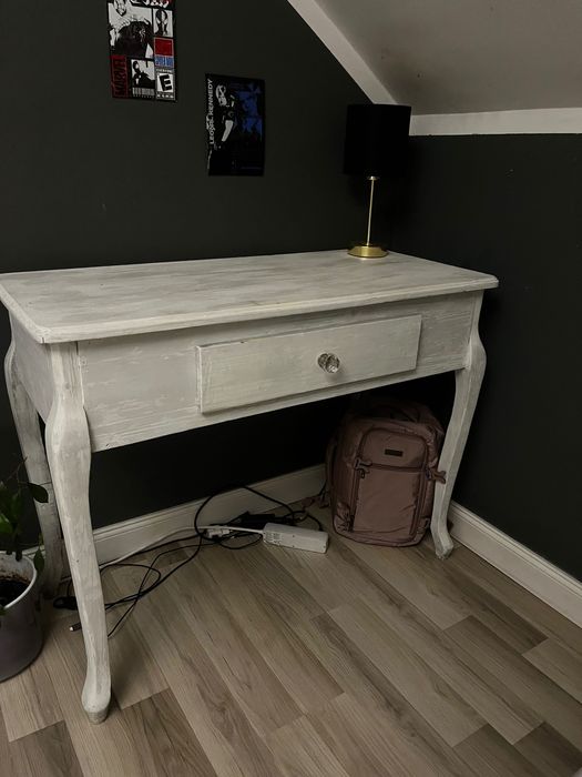 Biurko w stylu prowansalskim