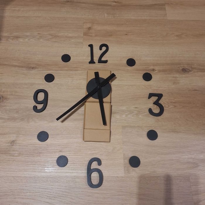 Zegar klejony do sciany czarny nowy