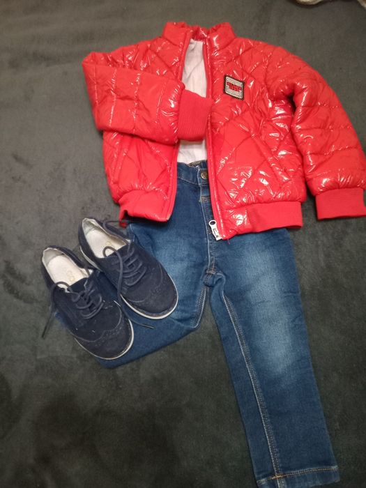 Стильна куртка, бомпер, джинси