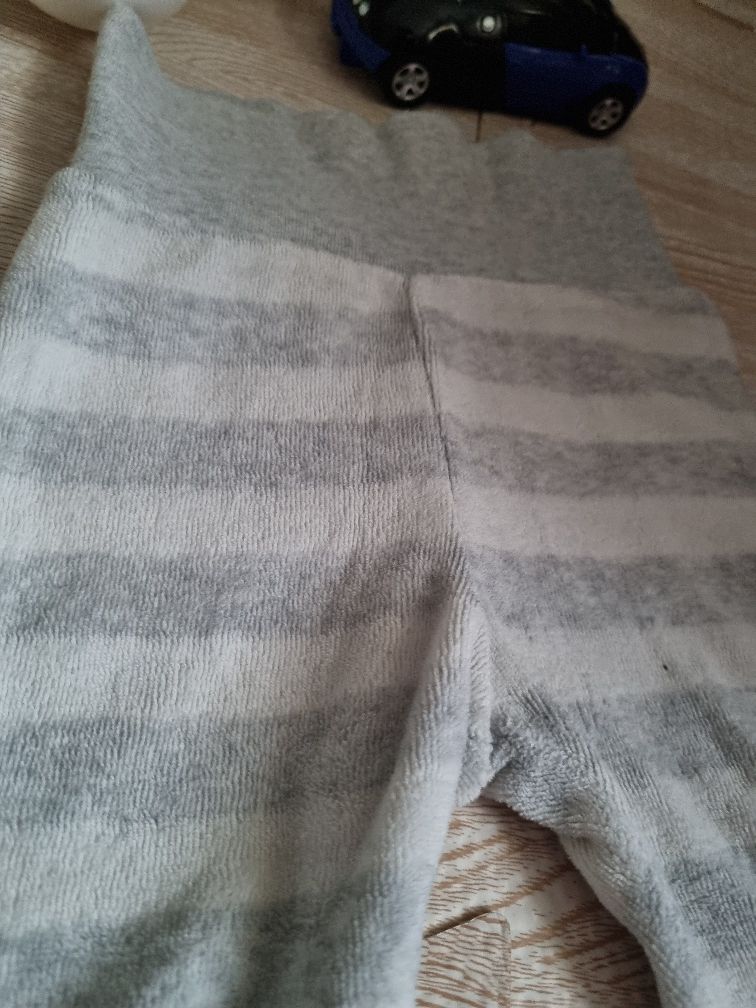 Spodnie rozmiar 62 2-4 mc H&M