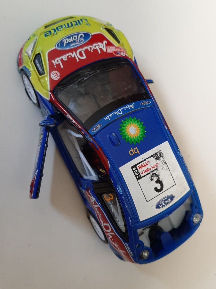 Carro de Coleção Ford Focus 1/32