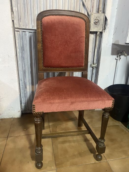 Cadeira almofadada em excelente estado