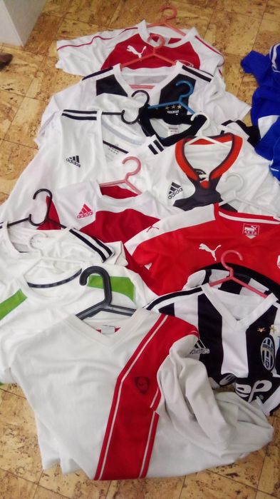 Lote (88un)de roupa desportiva/futebol