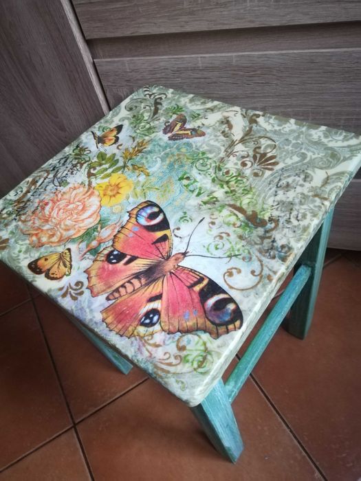 Jasny taboret dla dzieci albo kuchenny 30x42 cm