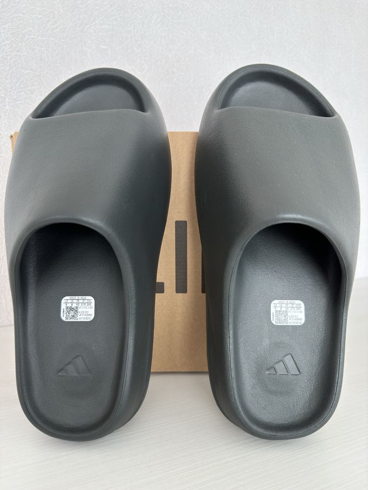 Yeezy Slide “Dakony”