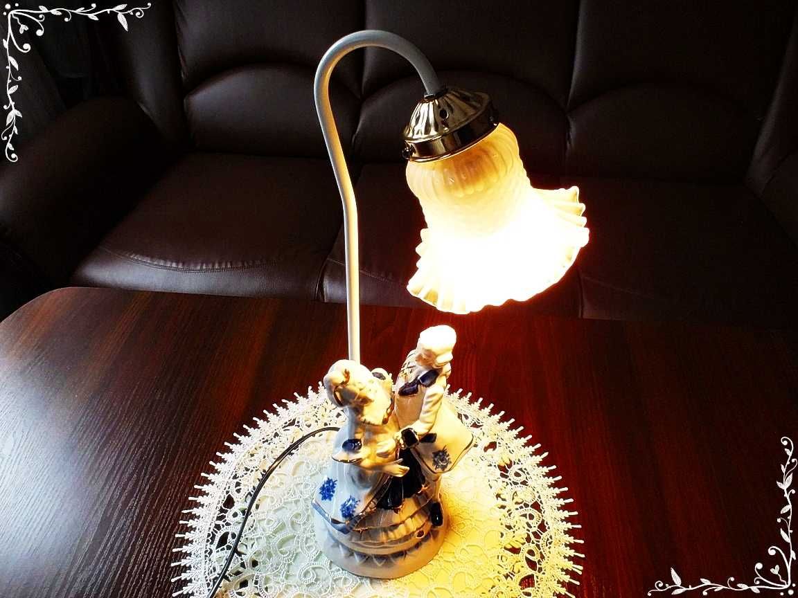 Stara lampa / lampka nocna z porcelany scenka z baroku z lat 60'