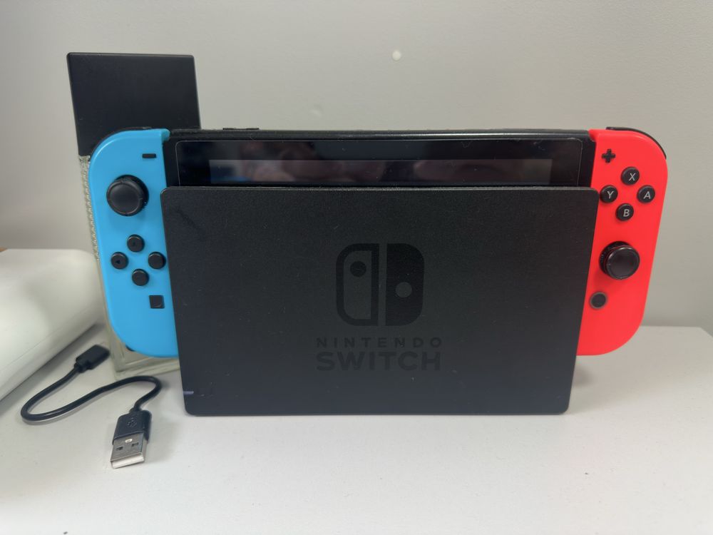 Nintendo Switch V2+4 gry