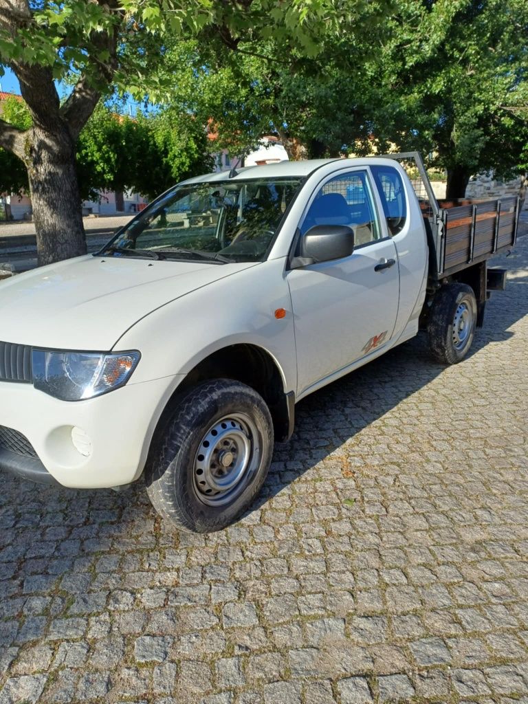 Vende-se Mitsubishi L200