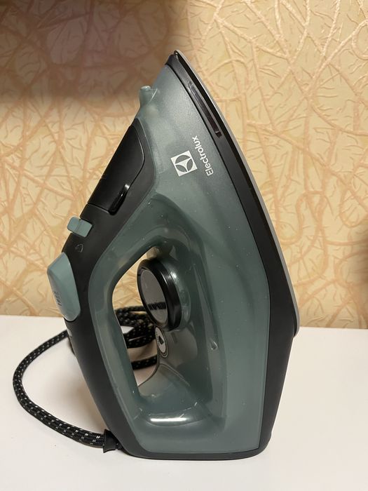 Праска Electrolux E8SI2-6OG – потужна та сучасна для ідеальної гладі!