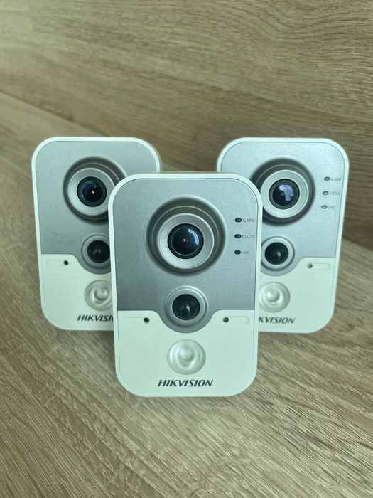 Відеокамера IP Hikvision DS-2CD2420F-I