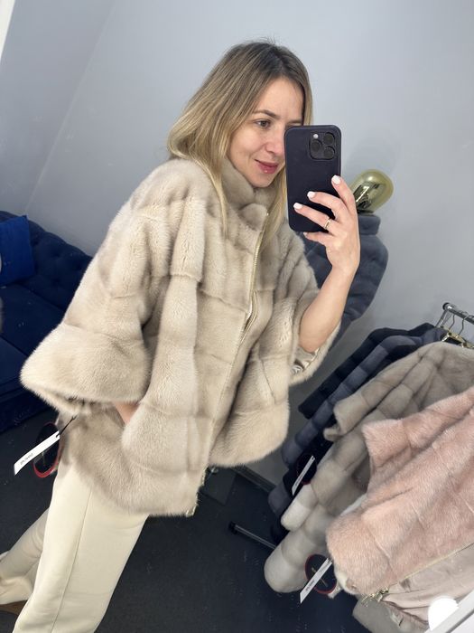 Біла , беж  нюд норковая кофта