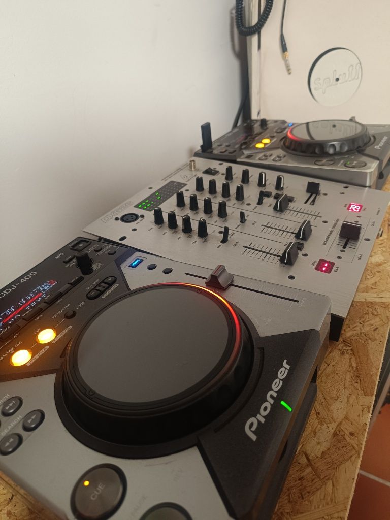 2 CDJ 400 e mesa de mistura Behringer DX626