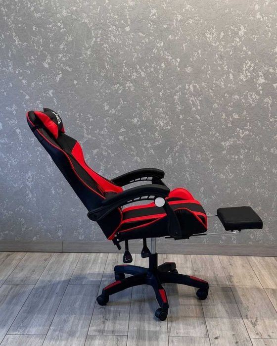 Геймерське крісло EC Gaming з підставкою для ніг