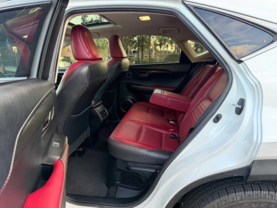 Lexus NX Hybrid 300h      2018