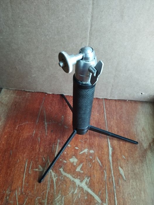 Штатив настольный для фотоаппаратов.