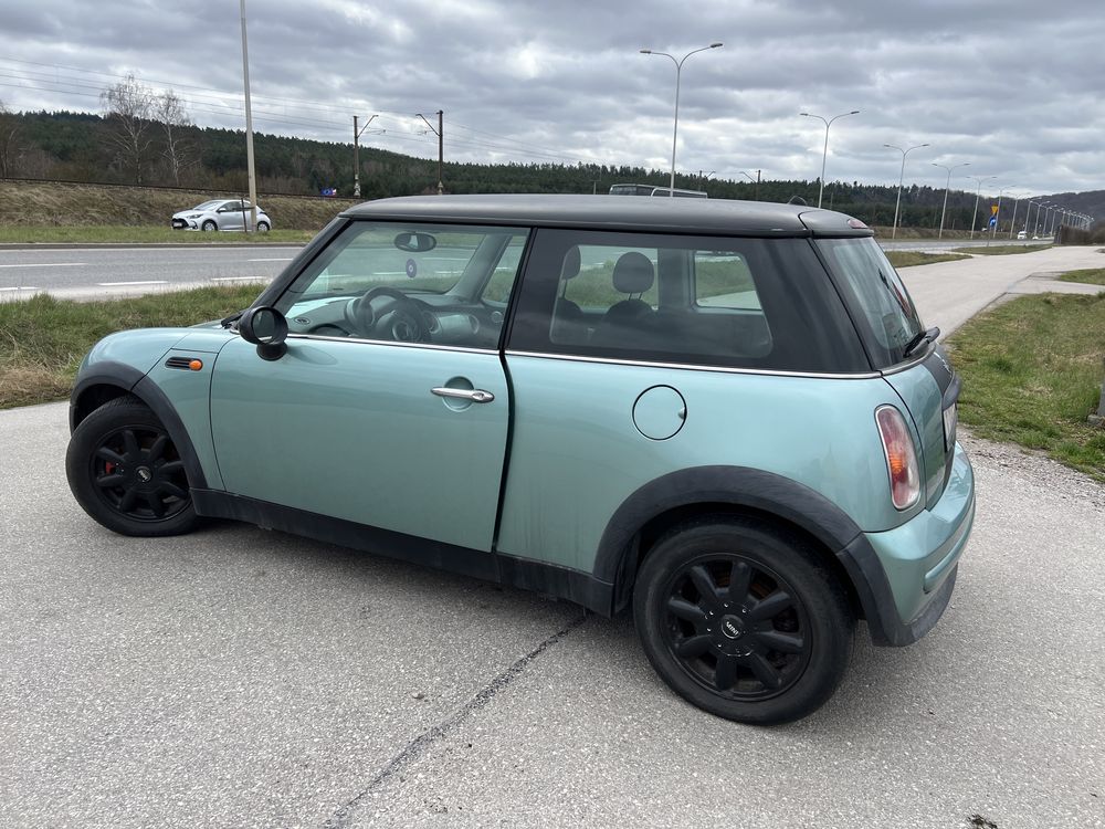 Mini Cooper One z 2002 roku z silnikiem 1.6 90km klima