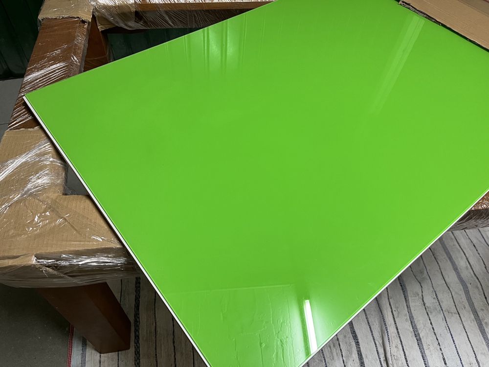 Mesa com tampo de vidro