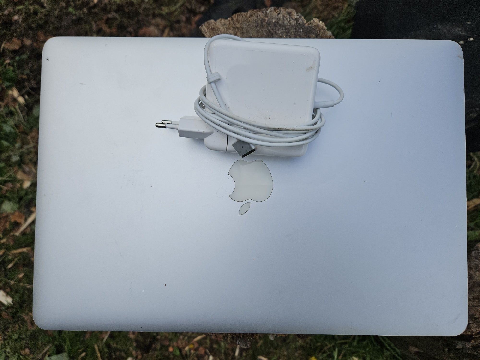 Apple MacBook A1398 uszkodzony, oryginalna ładowarka