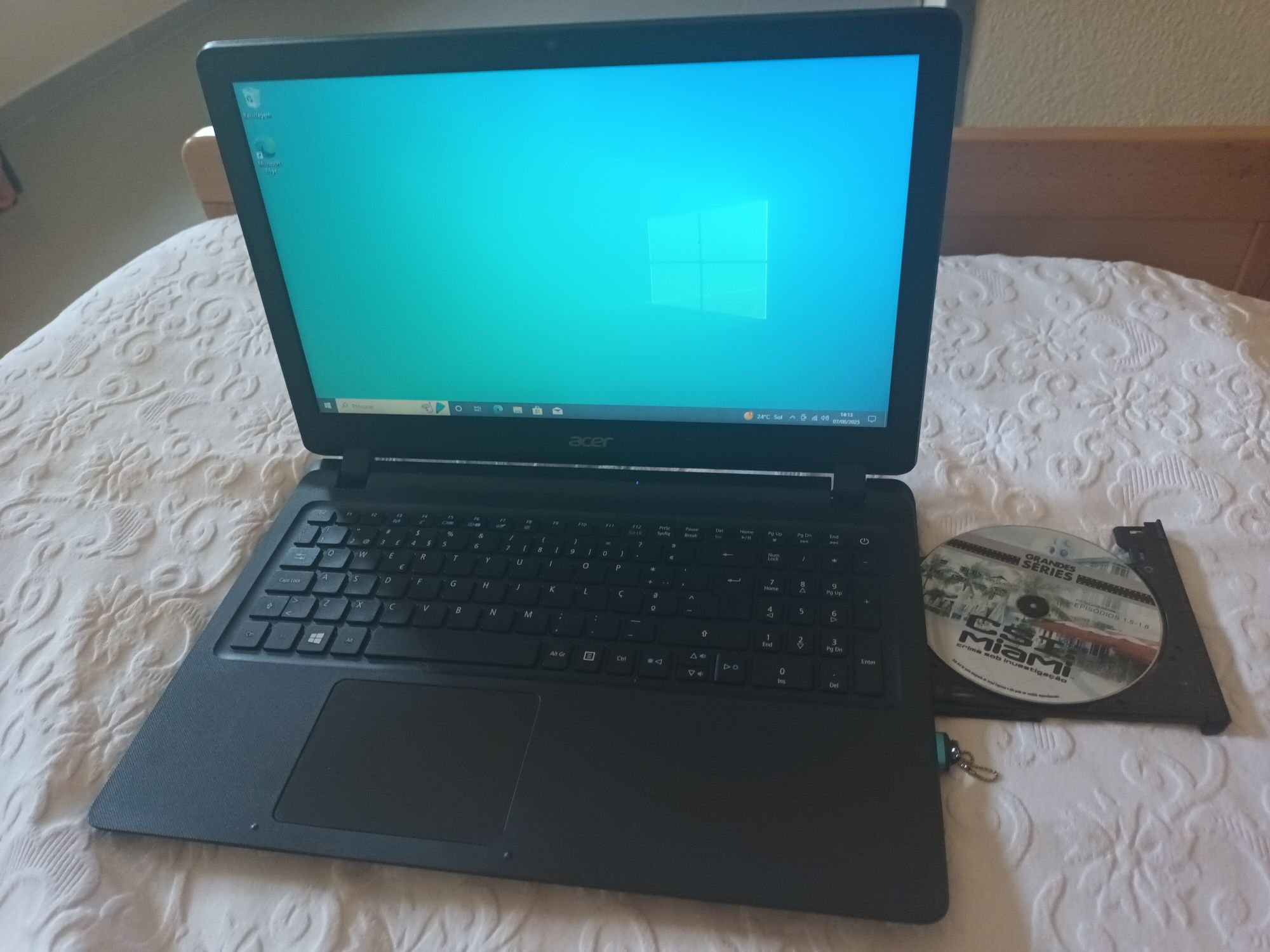 Portátil ACER modelo Aspire ES15 com teclado novo, 250GB e Bateria OK.
