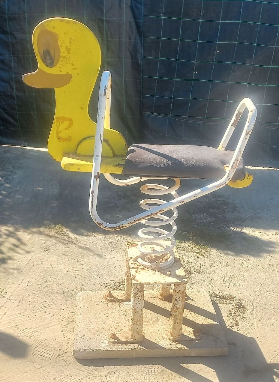 Baloiço de mola, patinho.