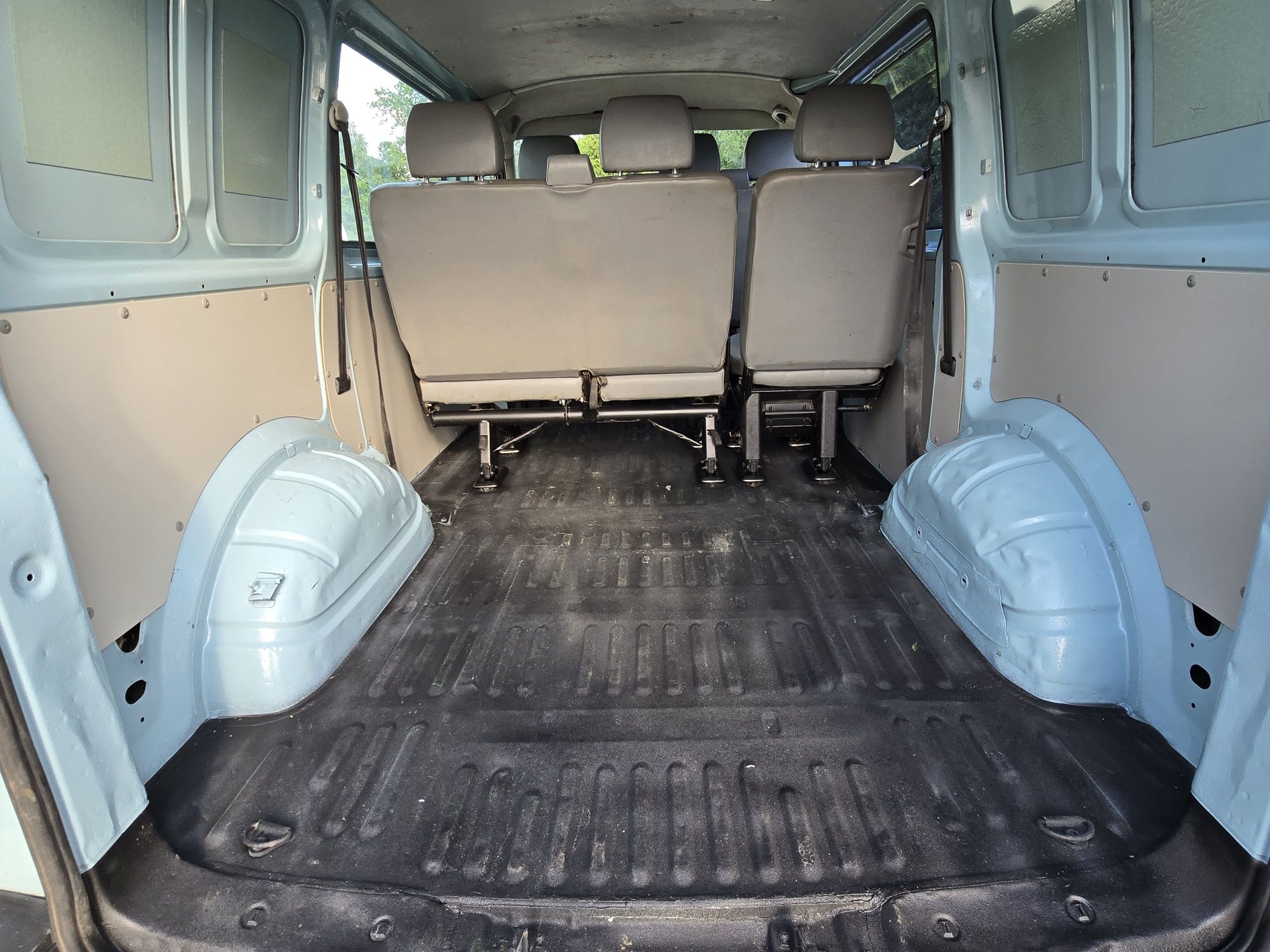 VW Transporter T5 6os. 1.9 TDI Hak, Klima