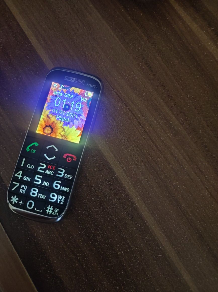 Maxcom MM720 telefon dla seniora