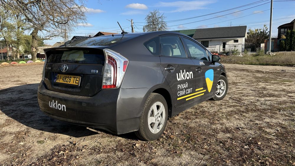 Оренда авто під ТАКСІ TOYOTA PRIUS