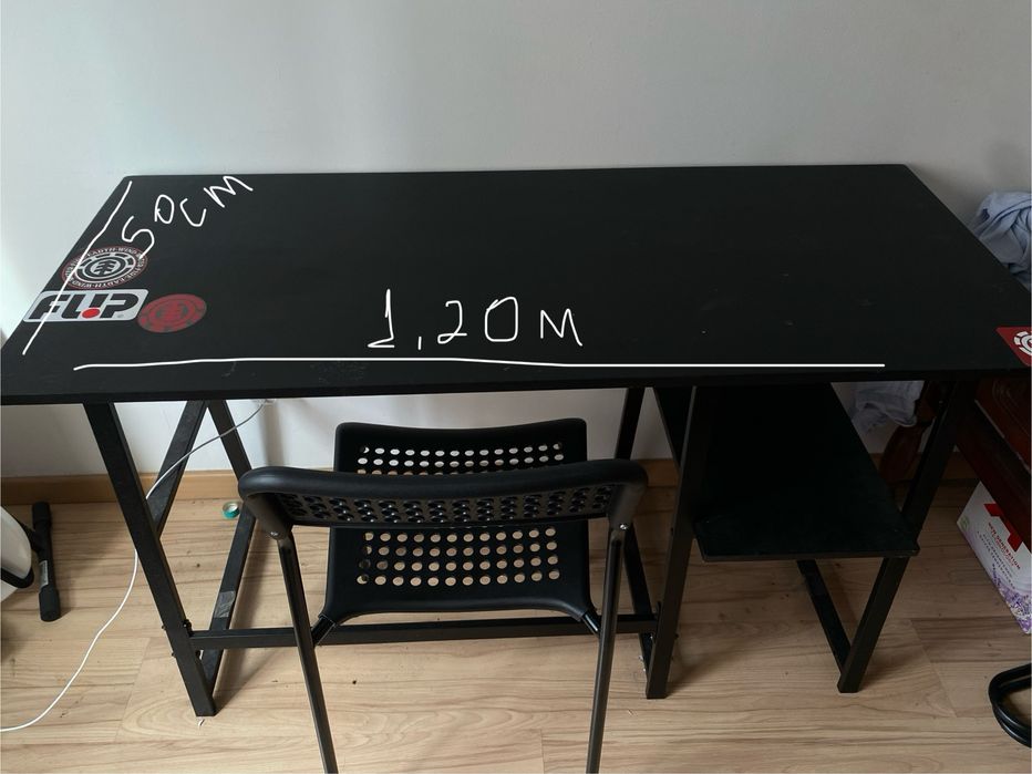 Secretaria com cadeira