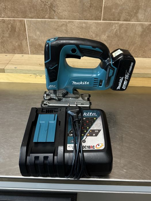 Акумуляторний лобзик Makita DJV 182