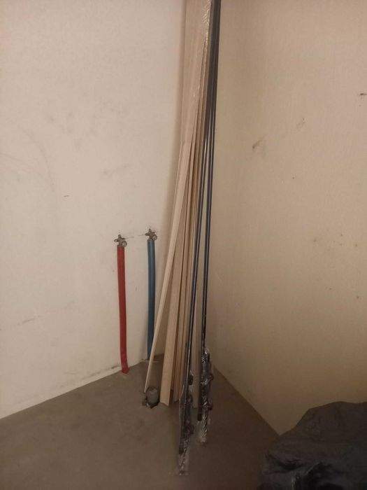 Nowy i używany -  KARNISZ w kolorze:  czarny i brudny złoty