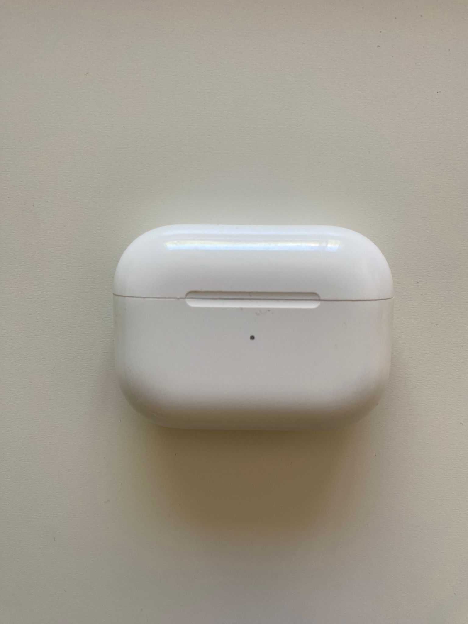 AirPods Pro (1st generation) with Wireless Charging Case (Apple)
