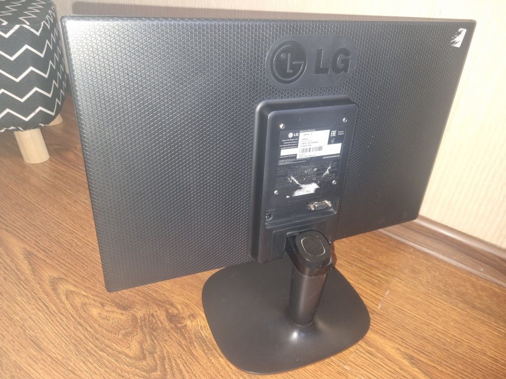 Монітор LG 19m35a