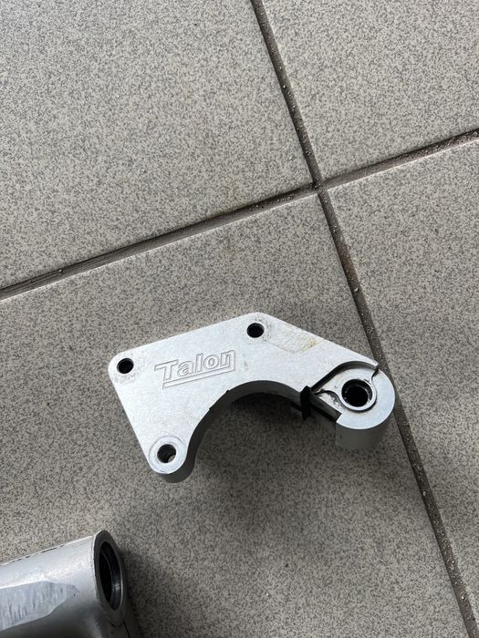 Adapter hamulca przedniego Yamaha tt600r