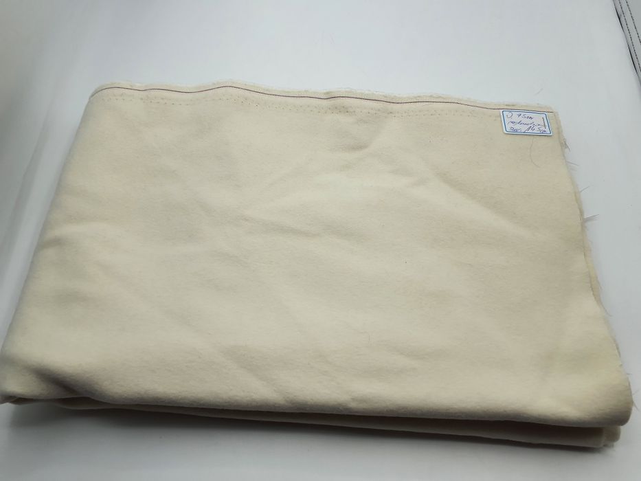 Tkanina ecru kupon 0,75 m.x 145 cm.przybrudzona