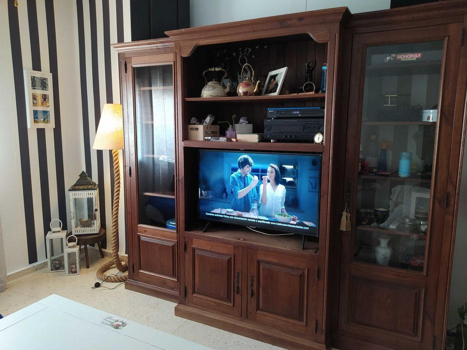 Móvel de Sala com duas Cristaleiras