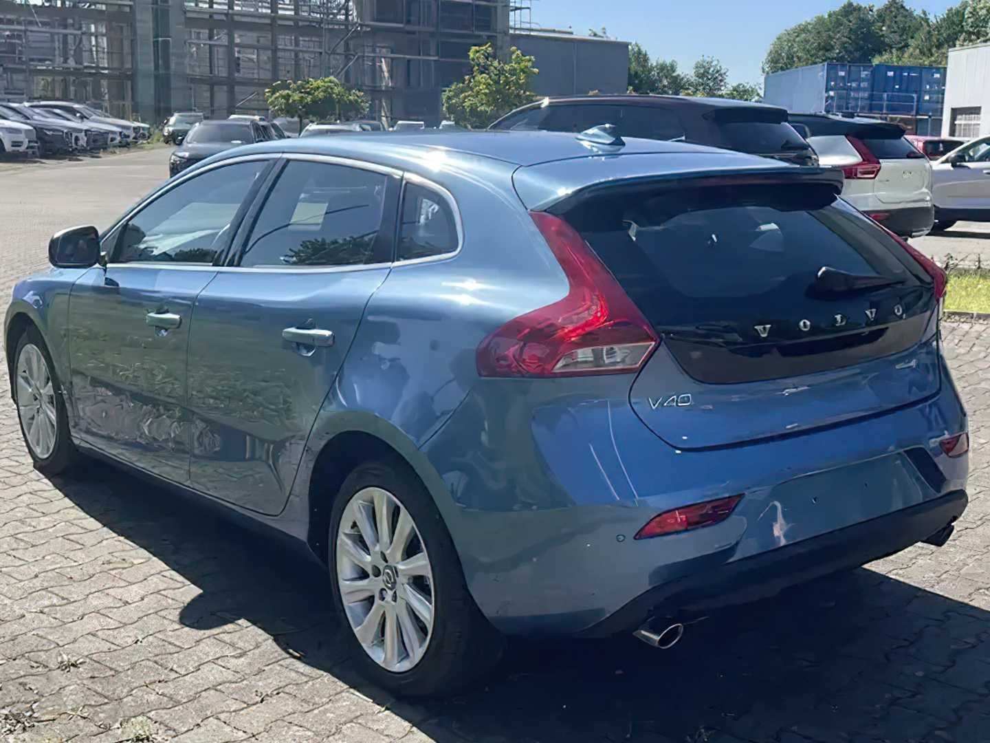 Volvo V40   2016