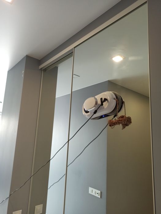 Мийка вікон Аренда прокат робот мойка окон витрин зеркал. Робот