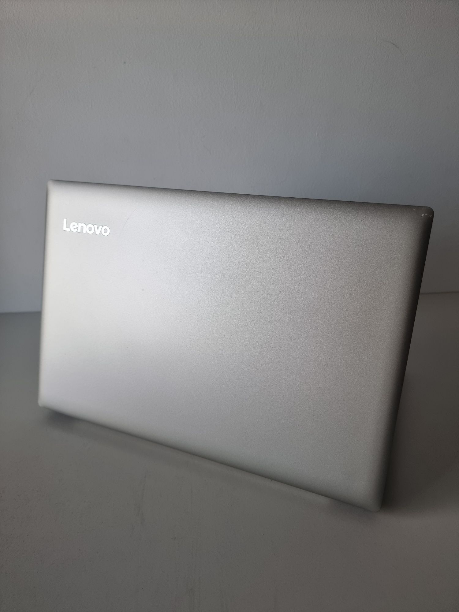 Portátil Lenovo Ideapad 320