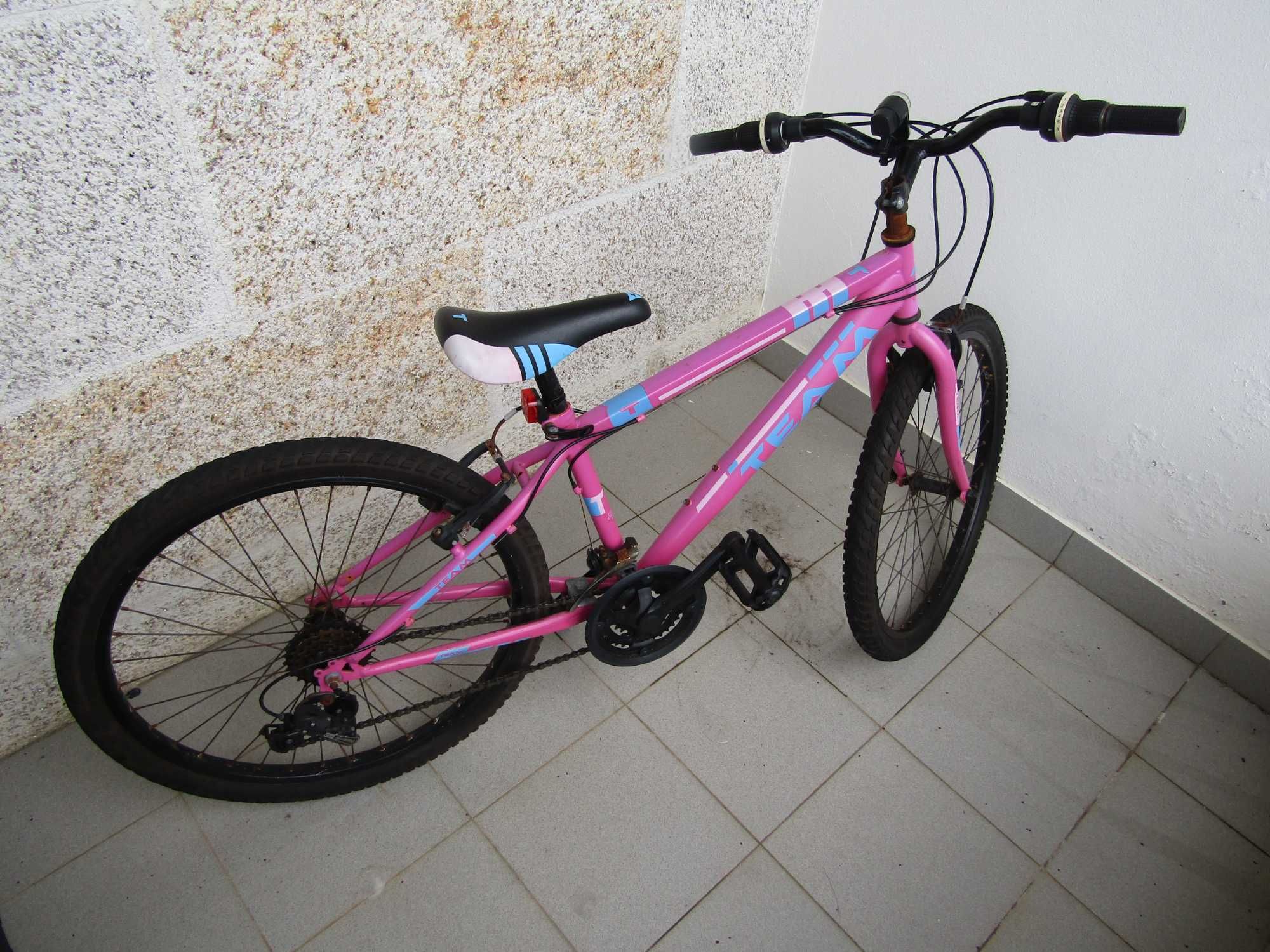 BICICLETA BTT TEAM quase nova (com pouco uso)