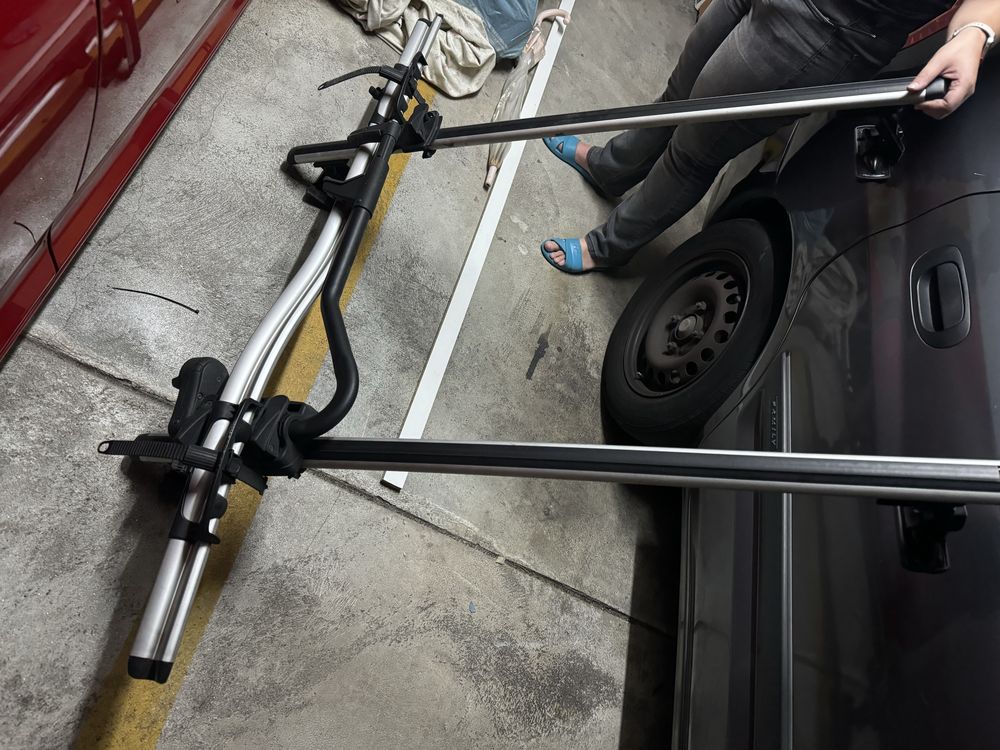 Barras de tejadilho e suporte de bicleta Thule