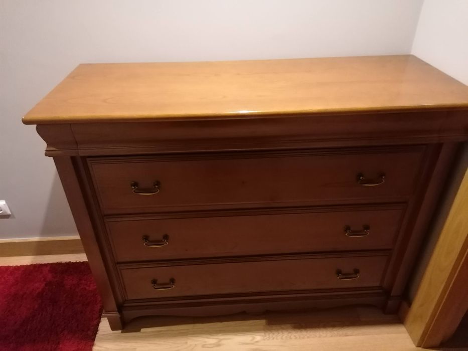 Movel camiseiro cerejeira.