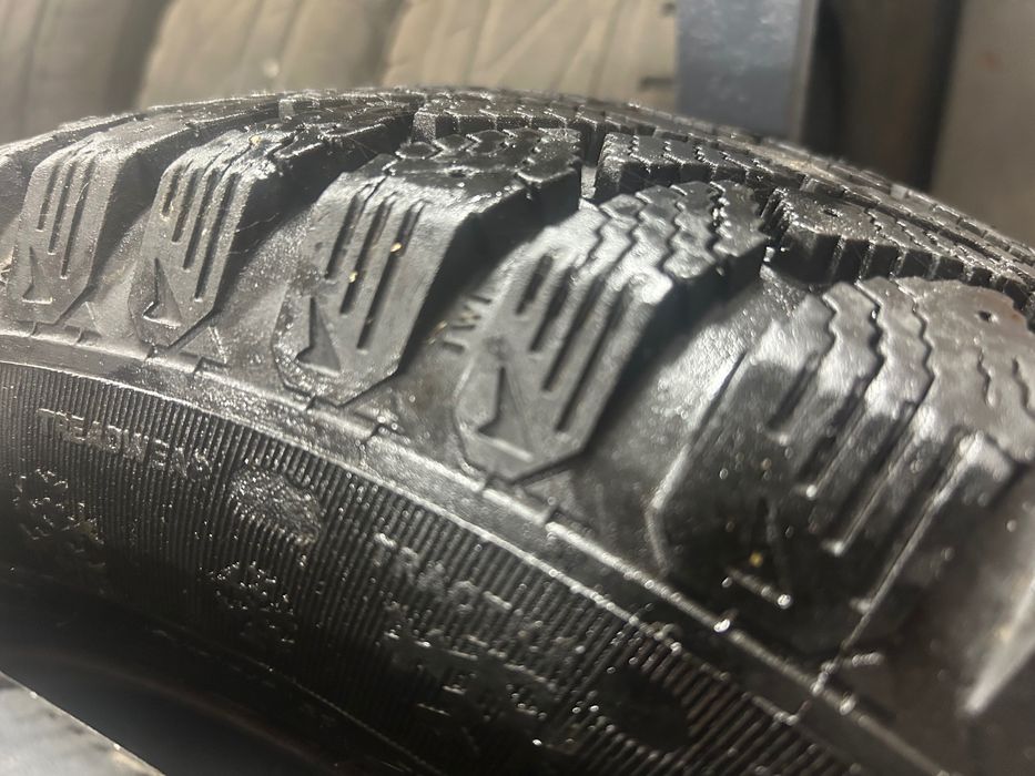 Зимова пара шин  на авто