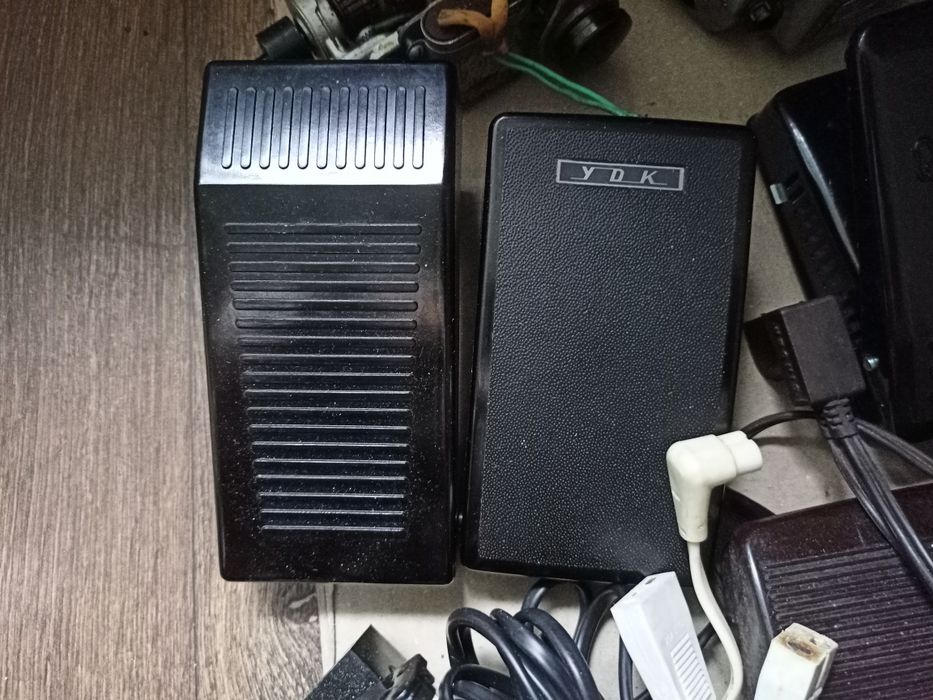 Педаль и провод к швейной машинке и оверлоку