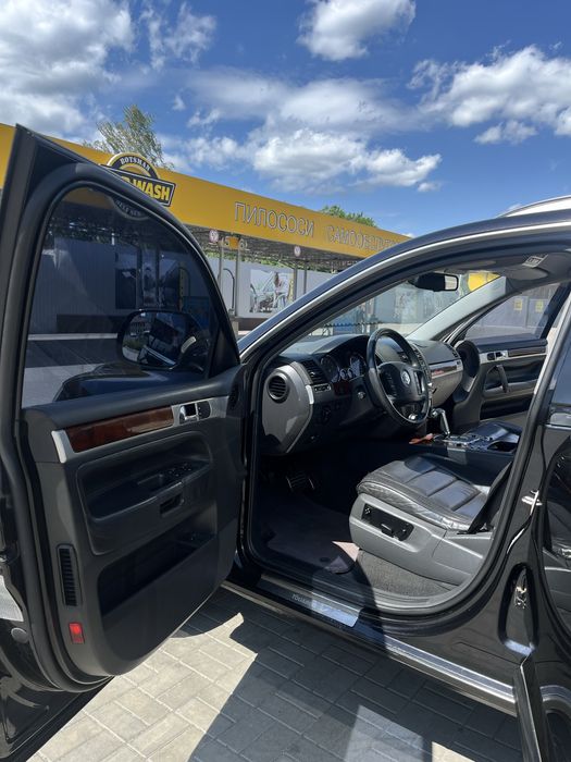 Офіційний Volkswagen Touareg з газом